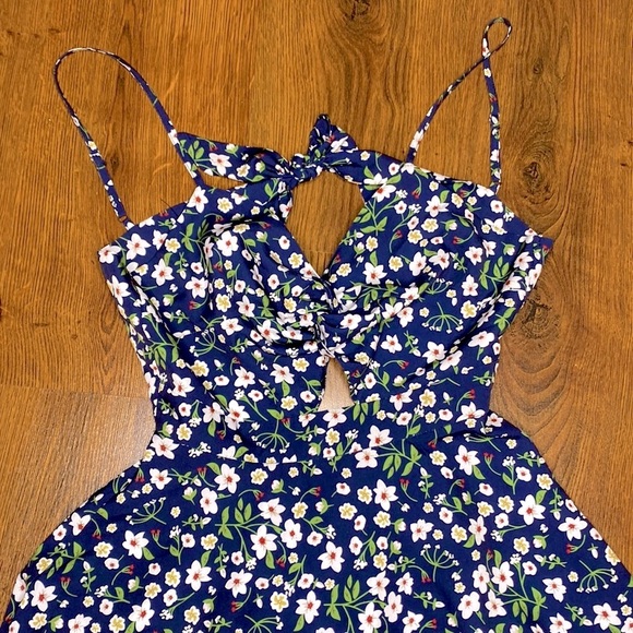 🌹 Floral Navy Blue Cutout Sundress 🌹 - Picture 9 of 13